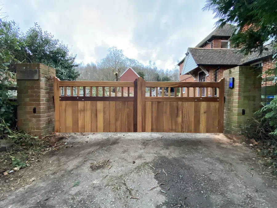 Iroko Grateley Flat Top Gates
