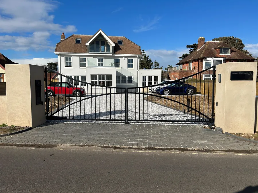 Sweeping down metal gates