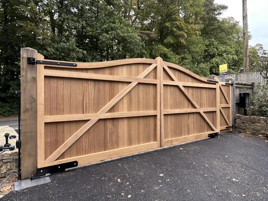 New swept top Iroko gates