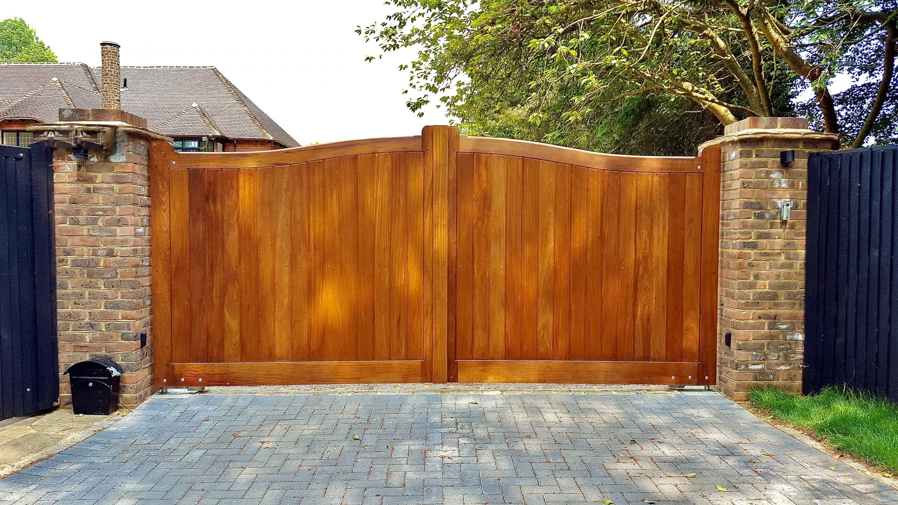 Electric gates in Alton