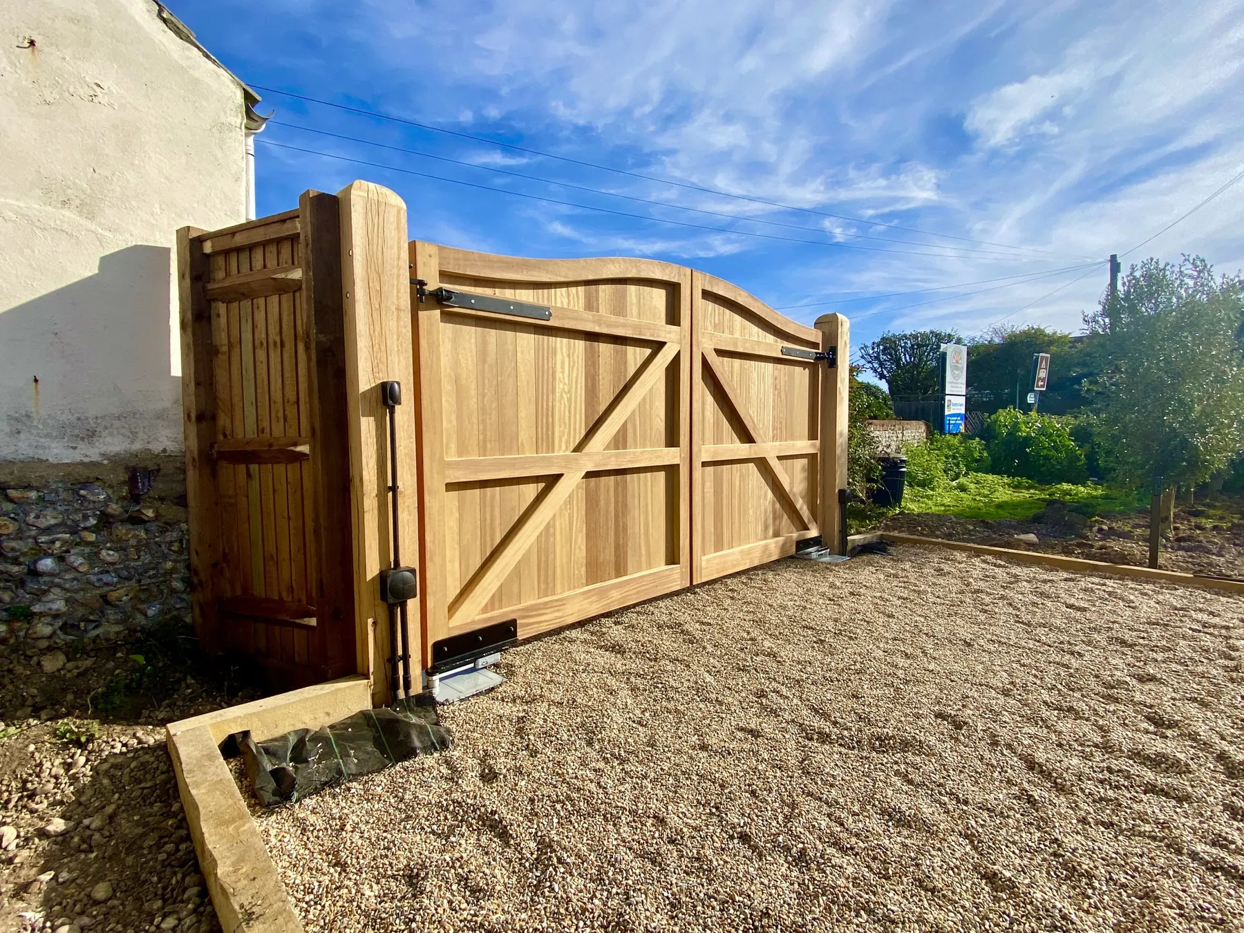 New manor gate installation