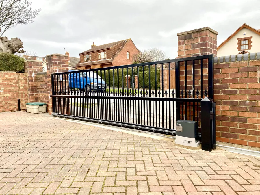 Flat Top Metal Tracked Sliding Gate