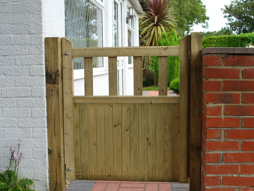 Side Gate 1
